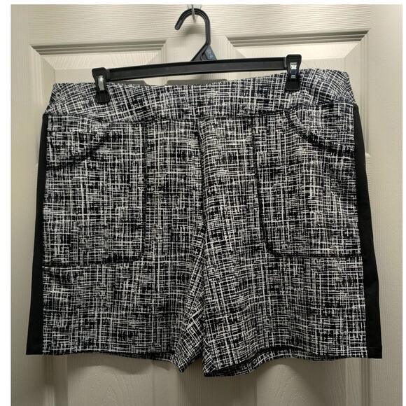 Lands' End Womens Size 1X Black White Stretch Moisture Wick UPF 50 Active Shorts - Picture 1 of 5